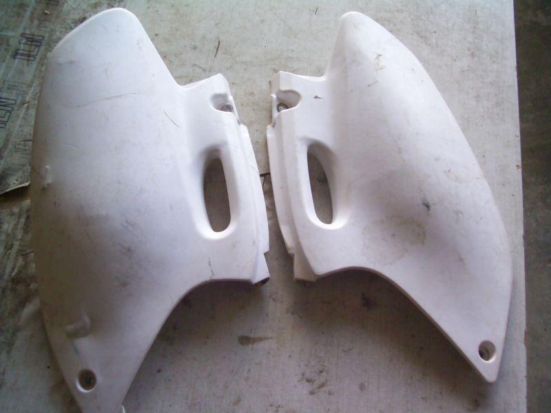 Yamaha 125 side covers!!!  mid 90,s???   (look free shipping)