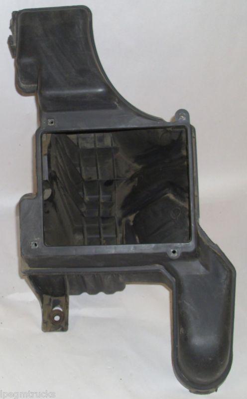 1997 pontiac sunfire air filter box bottom intake 2d 2.2 chevy cavalier 25099540