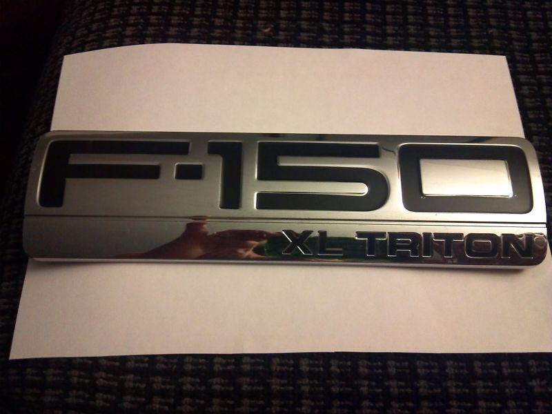 Ford f-150 xl triton emblem / 5l34-16b114-ha