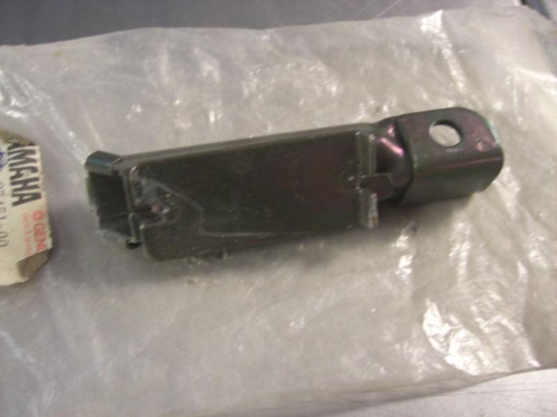 Yamaha footrest part# 3ck-27451-00-00 brand new! free shipping! bx19-56
