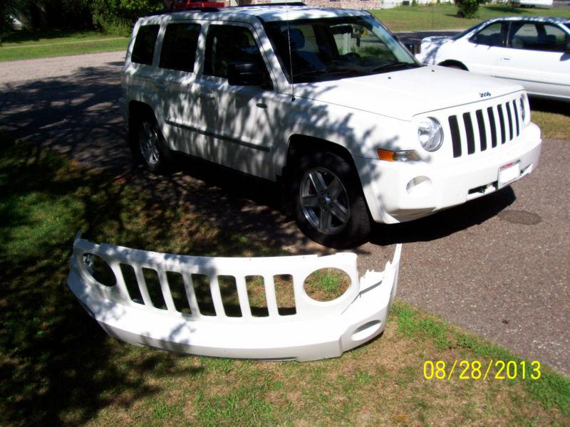 2010 jeep patriot latitude 4x4 front grille and bumper cover - stone white