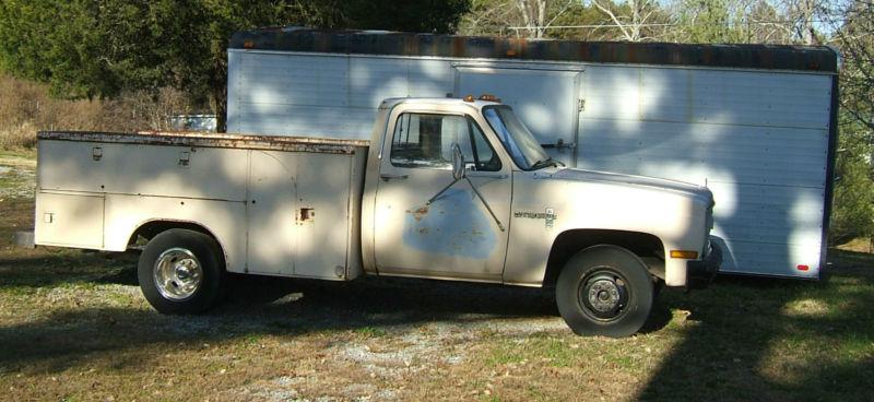 1987 chevy dually diesel pickup with reading utility box solid body fleet owned