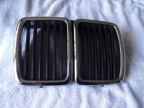 Bmw e30 318 325is 325e front center grill used oem excellent