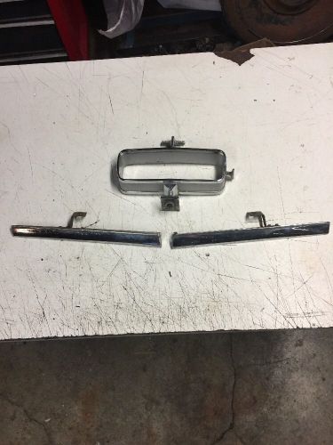 1965 mustang grille center / bars original