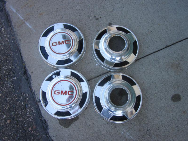 1970's gmc  4x4 hub caps (4pcs)