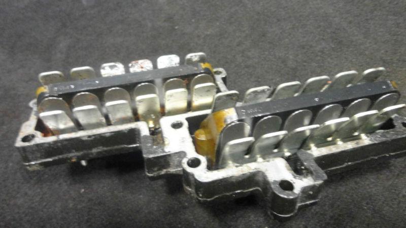  lower intake manifold w/2 reed boxes #5000887 johnson/evinrude (538)