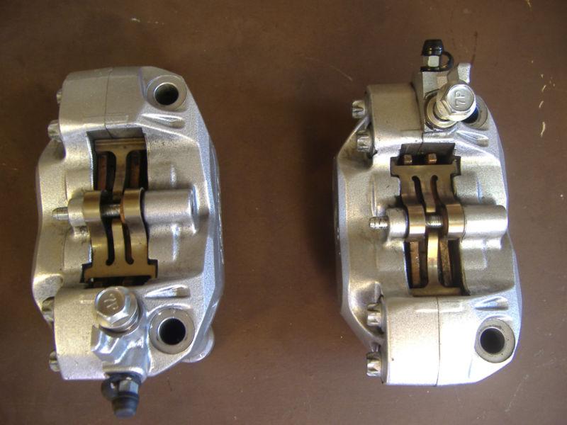 Suzuki b-king front brake calipers