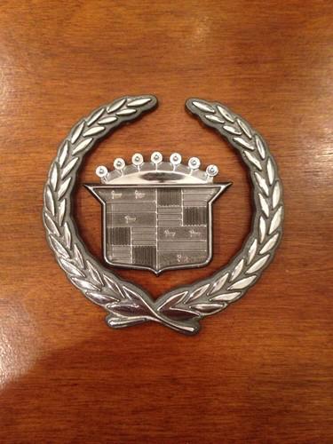 98-01 cadillac catera sts grille emblem ornament front logo badge 99 00 