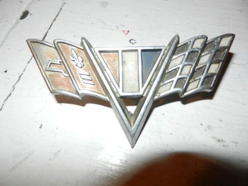 V8 chevy car emblem - original - 3840318     1