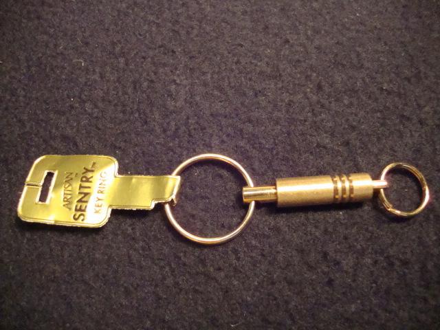 Vintage amway "artisan" sentry key ring/chain gold tone