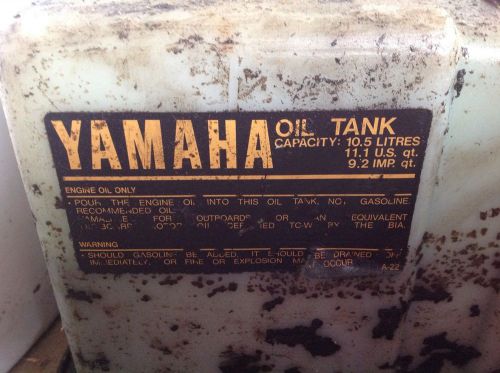Yamaha outboard oil tank
