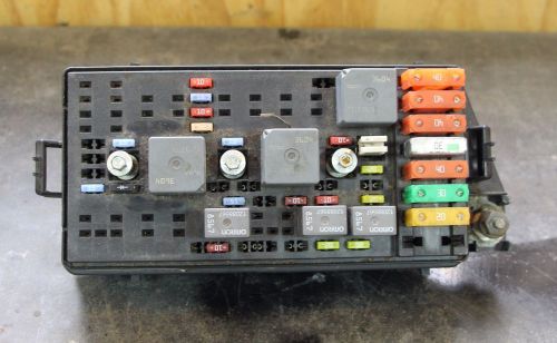 Saturn vue 2004 fuse box with lid assembly