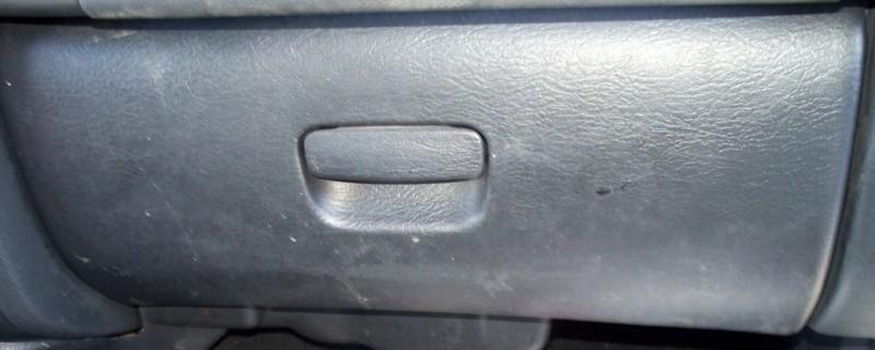 04 05 06 07 jeep liberty glove box compartment