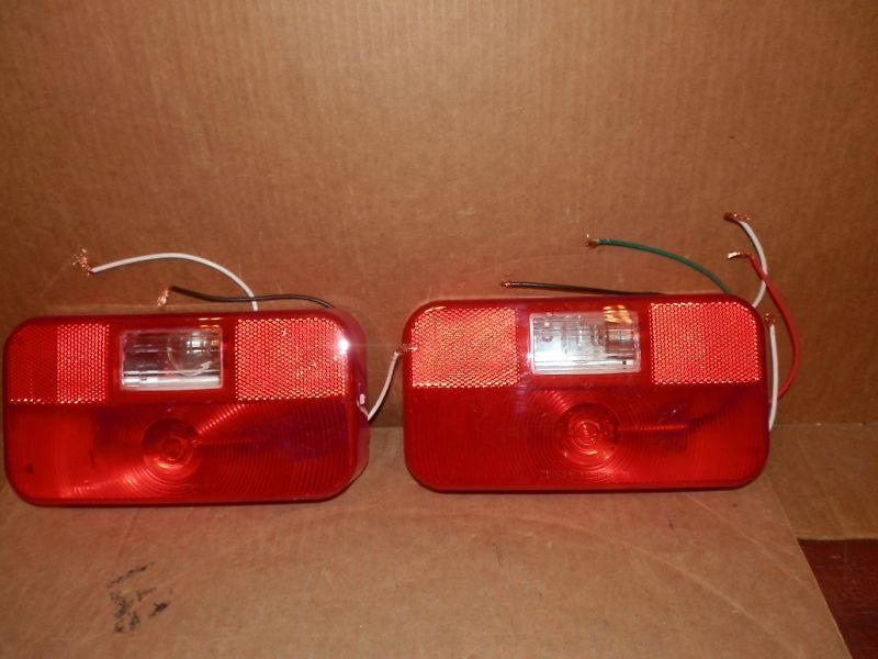 *12 volt set of two red square tail light 