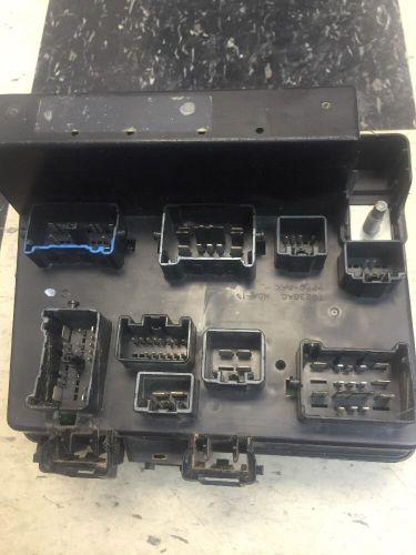 Chrysler oem  fuse and relay center 05082790ai