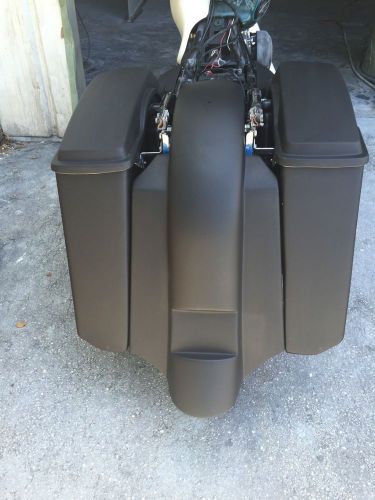 Harley 6&#034; stretched saddlebags &amp; rear replacement fender for touring flh bagger