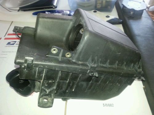 1998-2000 volvo s70 2.4 non-turbochared air cleaner box assembly