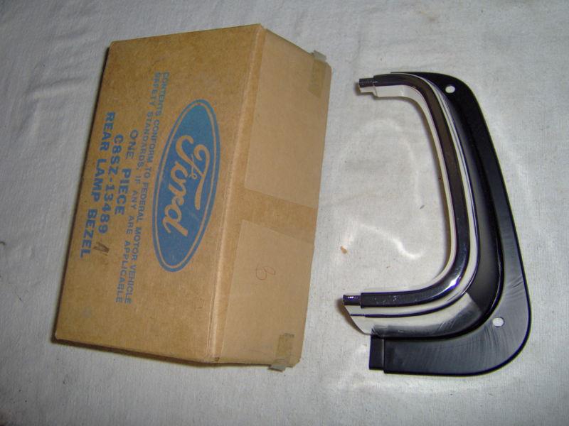 1968 ford thunderbird rear outer tail-light trim moulding, nos c8sz-13489-a