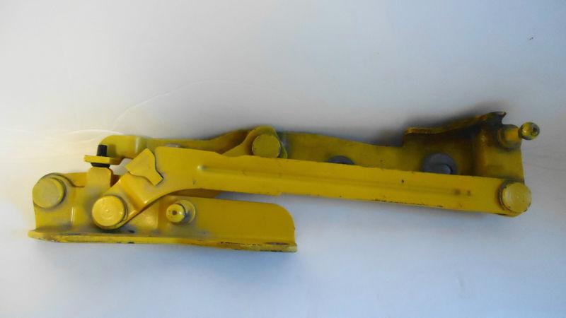 Used genuine oem 2005-2009 ford mustang yellow left  trunk hinge 6r3z5442700aa