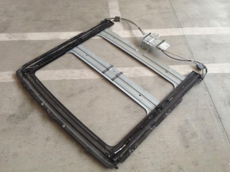 Ford sun moon roof assembly