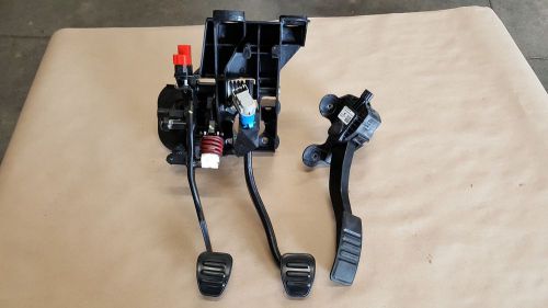 2011-2014 mustang gt 5.0 pedal assemby electronic gas acceleration 14k miles