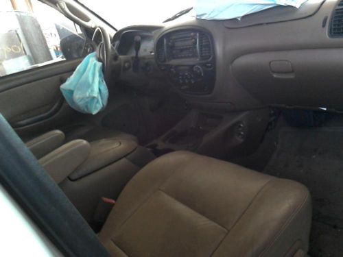 Toyota sequoia, glove box