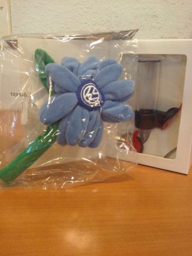 Volkswagen vw new beetle plush blue daisy and vase
