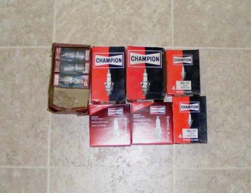 M1292 lot of vintage champion marine spark plugs 28 total plugs