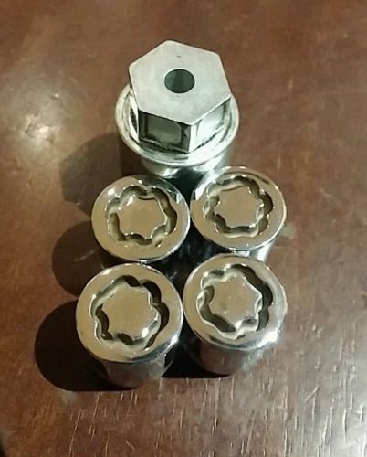 Nissan wheel locks part # 999w1 al000