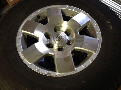 Toyota fj cruiser 17" alloy wheels and tires