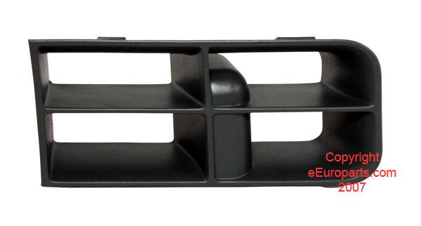 New genuine volvo bumper grille - passenger side 9190259