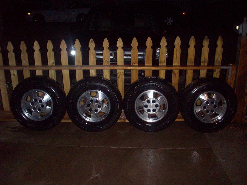 Set of 4 chevrolet tahoe wheels and definity dakota h/t tires