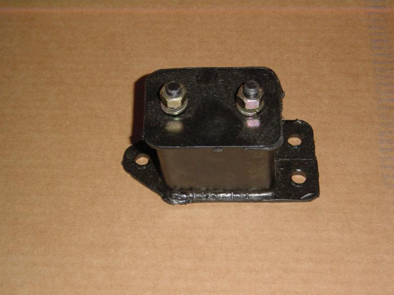 Datsun pickup truck 520 521 620 1965-1974 engine mount rh/lh