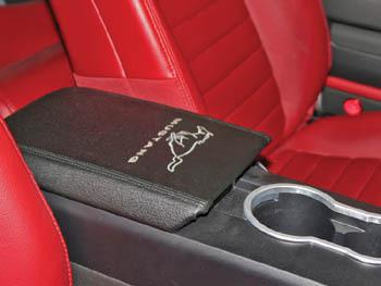 Mustang 2005-08 mustang w/running horse arm rest cover