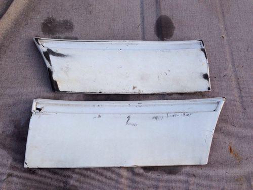 87 - 93 mustang lx rear 1/4 rubber molding  pair
