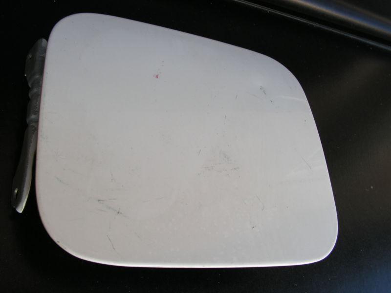 ’92-96 toyota camry gas lid assembly color  white code #051 rare  92 93 94 95 