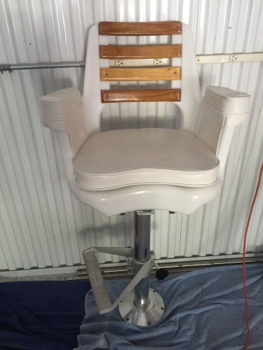 Helm chair