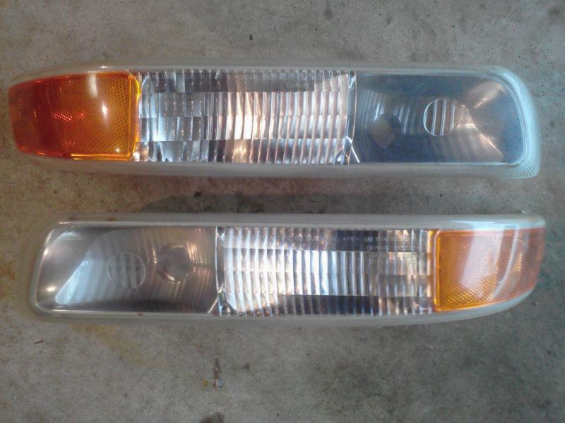 Chevy silverado tahoe suburban truck 99-02 turn signal lights lamps pair set
