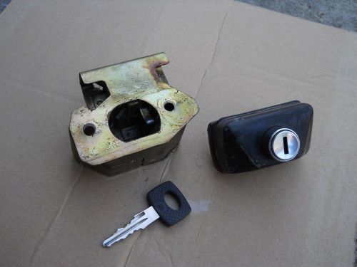 Mercedes w123 trunk lock used with key 200d 300d 240d 280e 250