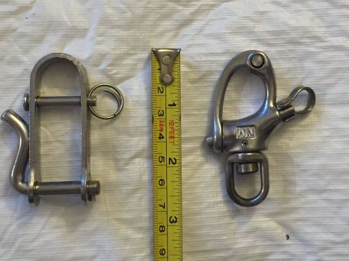 Snap shackle nicro marine and main halyard key type shackle