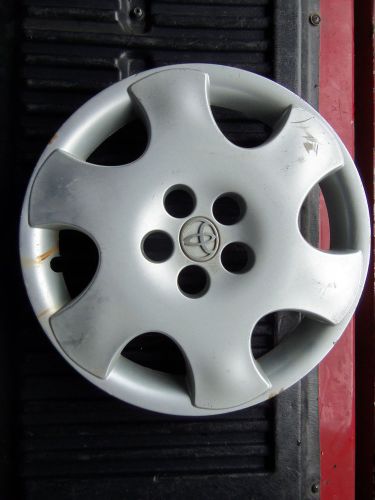 Wheel cover 2003 to 2004 toyota corolla