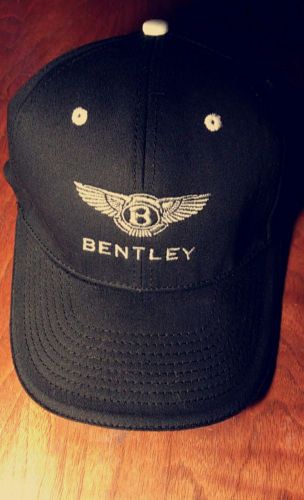 Fitted bentley hat british size 7.5. black white trim.