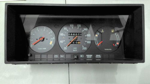 Volvo 240 instrument cluster with tachometer 298k original km 1983-1985