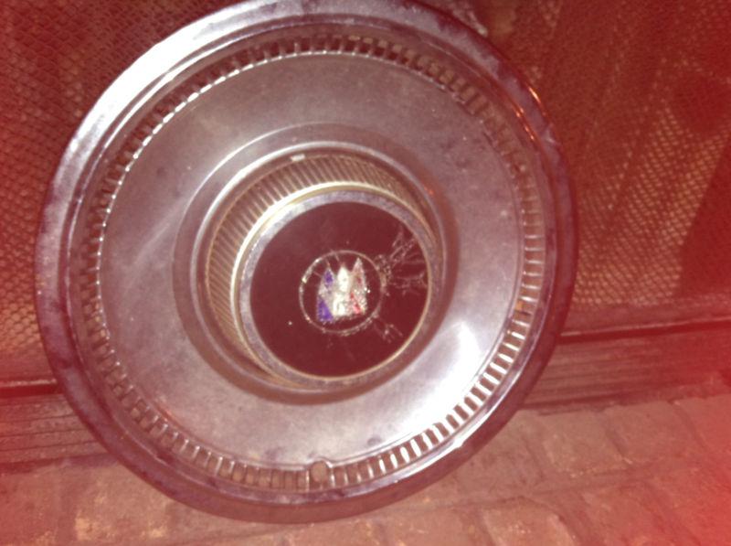 Buick electra 225 ( duece and quarter) hubcap