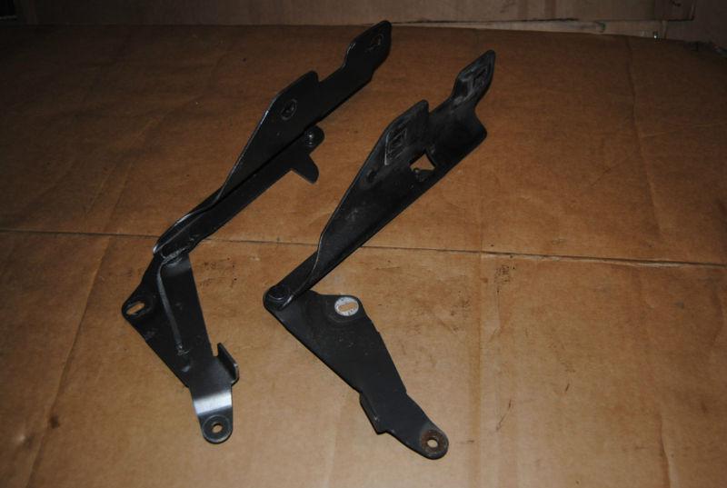 2003-2011 lincoln town car hood hinge right or left, have both