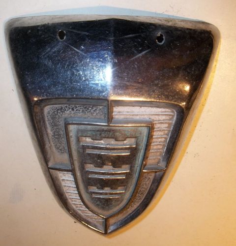 1956 chrysler hood emblem 1599498, missing the &#034;v&#034; at the top, see holes for &#034;v&#034;