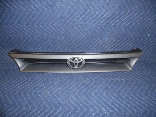 93 toyota corolla front center upper grille oem