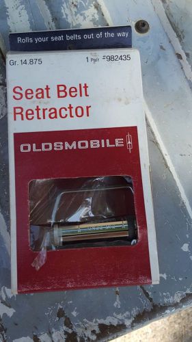 Nos 1965-66 gm a / b / x body seat belt retractor oldsmobile
