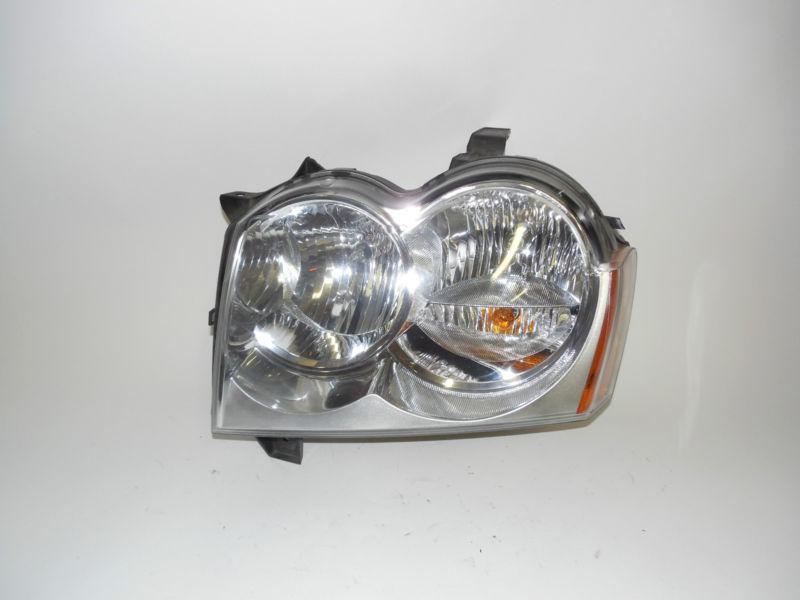 05 06 07 jeep grand cherokee oem left headlight nice ! ! 