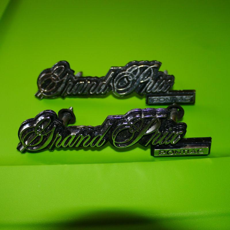 Pontiac grand prix grill emblems x2 vintage 81 to 85 gm original part 10013558  